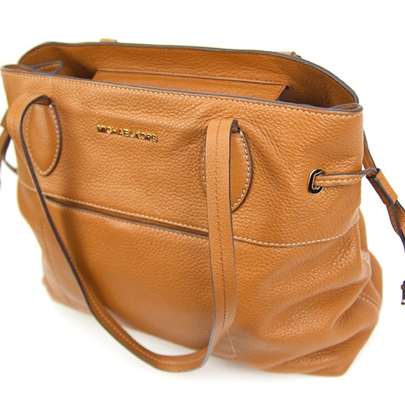 Michael Kors Mae Large EW Drawstring Tote - Picture 3 of 8